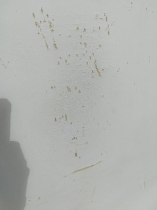 Cabecero polipiel blanco con tachuelas