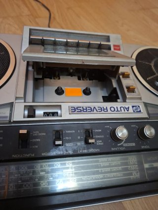 Radio Toshiba RT200S BomBeat DR-01