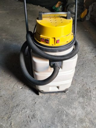 Aspirador industrial 2400W