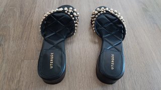 Sandalias Uterqüe Piel Negras Tachuelas Perlas