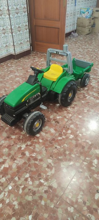 Tractor Smoby a pedales con remolque