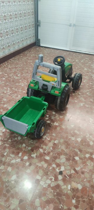 Tractor Smoby a pedales con remolque