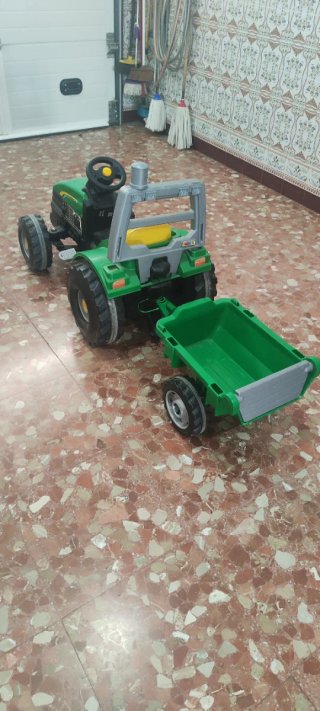 Tractor Smoby a pedales con remolque