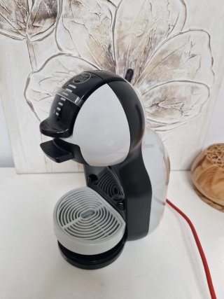 Cafetera Dolce Gusto Negra y Blanca