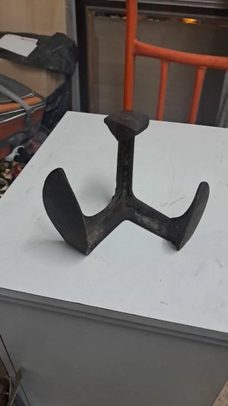 Zapatero de hierro para zapatos