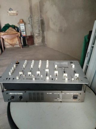 4 Altavoces 300W + Amplificador