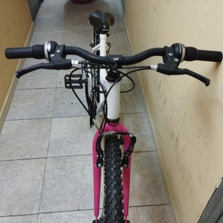 Bicicleta niña 26 blanca y rosa. Como nueva.