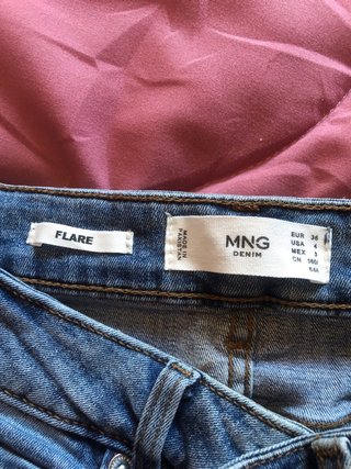 Pantalón vaquero campana azul Mango