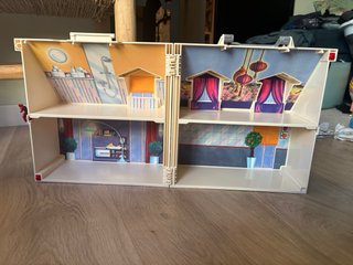 Casa de muñecas Playmobil con su caja original