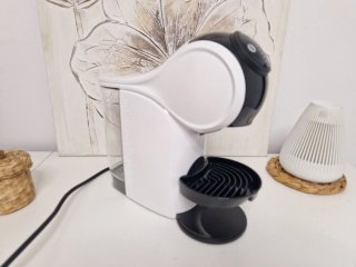 Cafetera Dolce Gusto Blanca y Negra