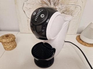 Cafetera Dolce Gusto Blanca y Negra