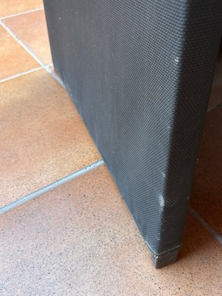 Mesa exterior con 4 sillas.