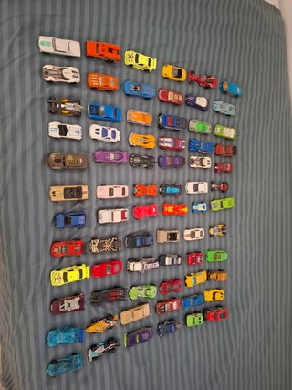 Lote +70 Coches Hot Wheels y Similares + Maletín