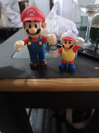 Muñecos Mario y Toad