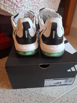 Tenis Nike Blancos y Negros