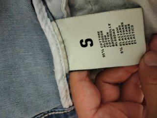 Gilet in jeans con pizzo e perle