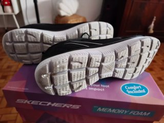 Zapatillas Skechers Negras Nuevas