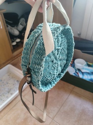 Bolso rafia azul mano y bandolera.