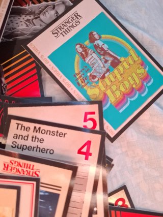 Lote 100 Cromos Stranger Things.