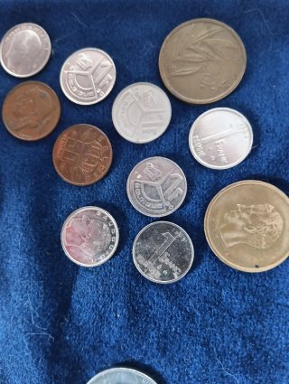 116 Monedas Internacionales y Pesetas