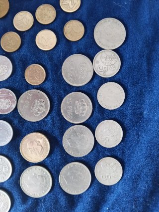 116 Monedas Internacionales y Pesetas