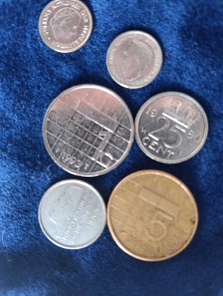 116 Monedas Internacionales y Pesetas