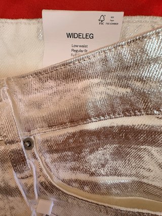 Pantalón plateado metalizado ancho