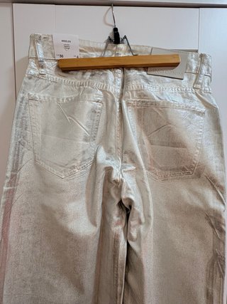 Pantalón plateado metalizado ancho