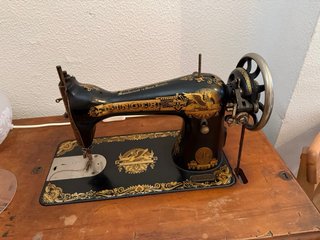 Máquina de coser Singer antigua