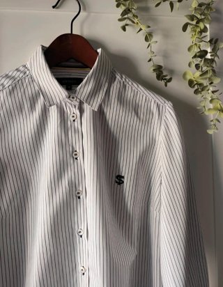 Camisa blanca Síntesis