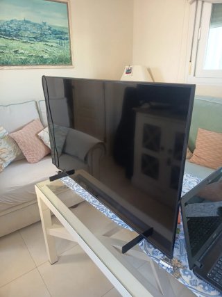Smart TV Samsung Crystal UHD 4K q se ve negra