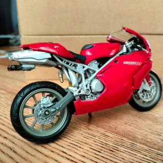 Ducati 999 Roja