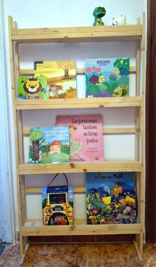 Estantería infantil de madera
