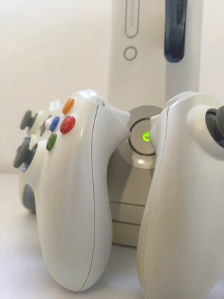 Xbox 360 Original Blanca + 5 Juegos + 2 Mandos