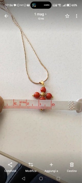 Ciondolo croce corallo e oro