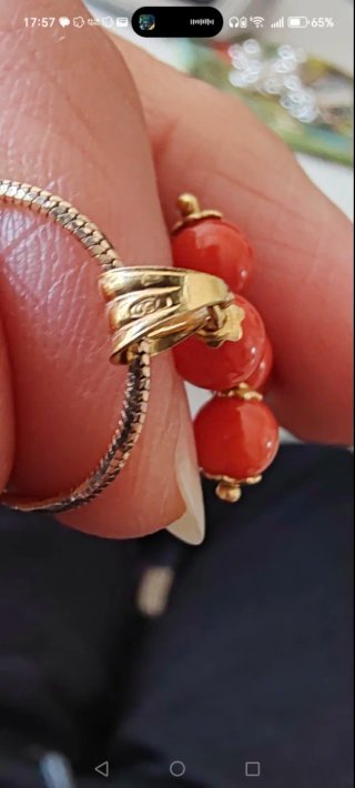 Ciondolo croce corallo e oro