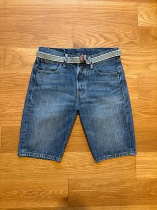 Pantalones vaqueros cortos con cinturón