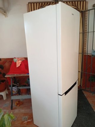 Nevera blanca SVAN 1 año uso