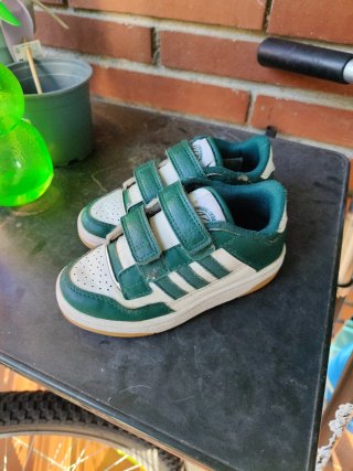 Zapatillas Adidas niño talla 28
