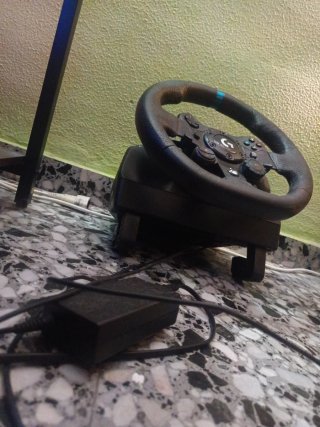 Volante Logitech G923 + Fuente de alimentación