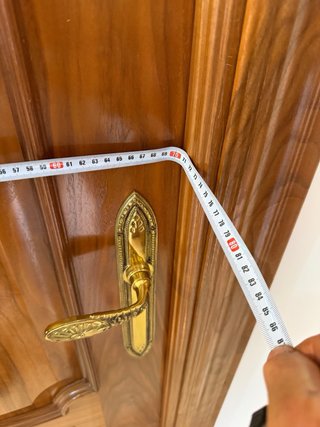 Puerta de madera nueva