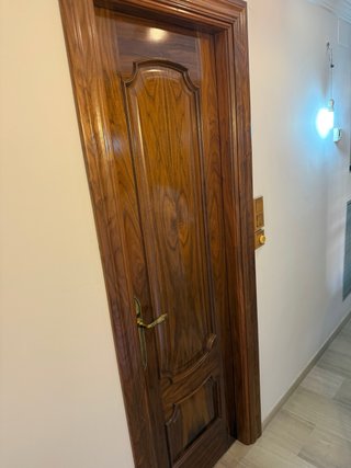 Puerta de madera nueva