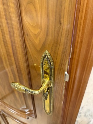 Puerta de madera nueva