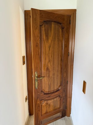 Puerta de madera nueva