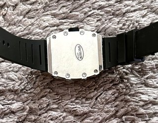 Reloj hombre plateado.