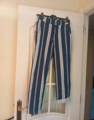 Pantalón jogger rayas azul marino y blanco