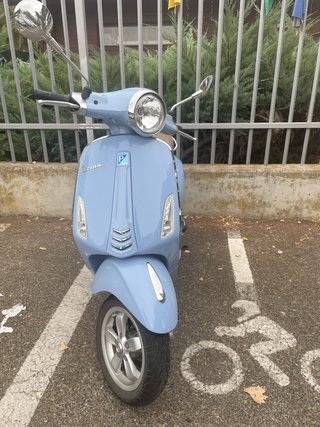 Vespa Azul Marrón Scooter