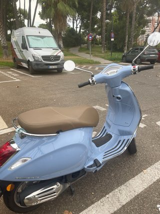 Vespa Azul Marrón Scooter