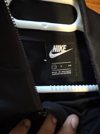 Chaqueta Nike Swoosh Negra