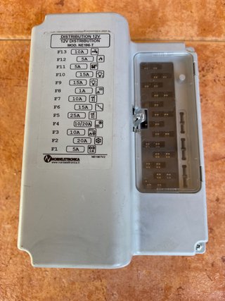 Distribuidor 12V Autocaravana Nordelettronica
